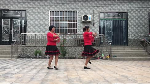 北英封幸福广场舞《天在下雨我在想你》