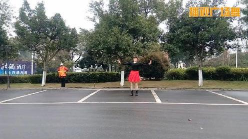 泸州芳芳广场舞《为你而来》广场单人水兵舞，编舞，春英