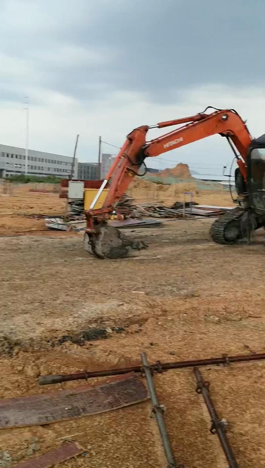 永州哪里可以免费学挖掘机，安建挖掘机培训学校