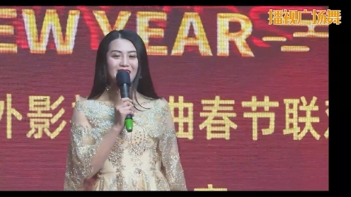 彭翠莲在2022中外影视歌曲选拔赛春晚演出《天边的月亮》