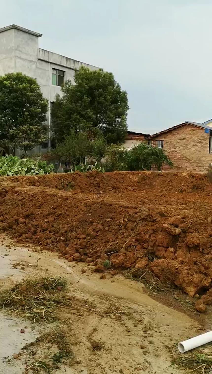 学挖机去学校好还是培训基地好，安建挖掘机培训学校