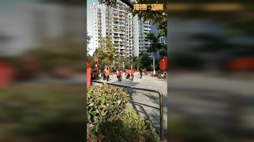 广东乐昌秋英广场舞《开门红》习舞