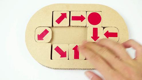 用硬纸板制作简单有趣的益智圆圈小游戏，你能顺利通关吗？