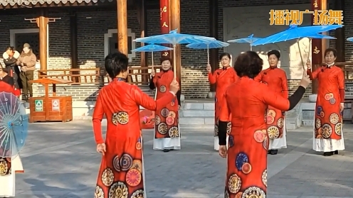 卧龙团旗袍伞舞《三月桃花雨》